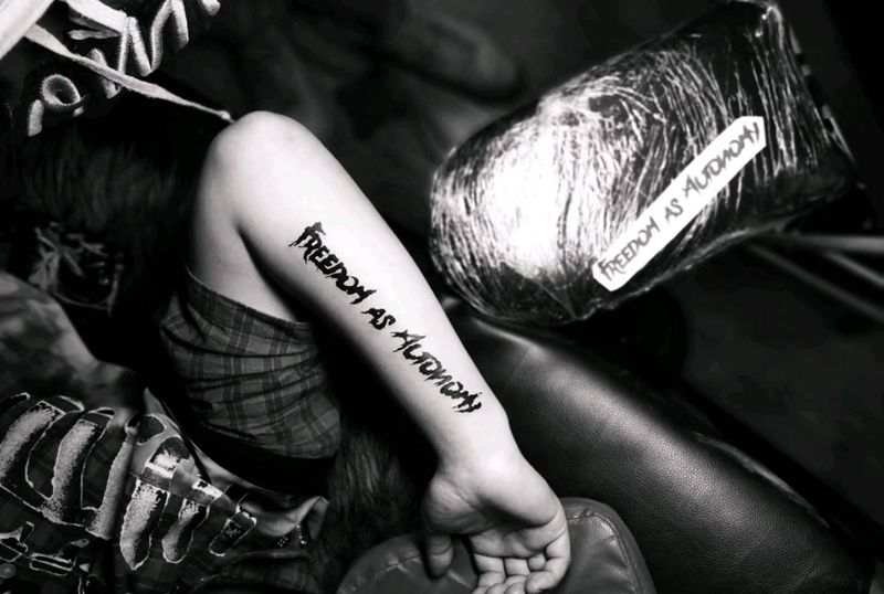 字母纹身图片_手部纹身图案