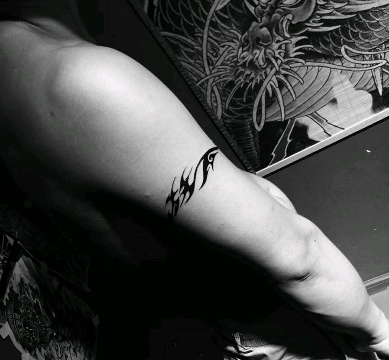 臂环纹身图片_手臂纹身图案