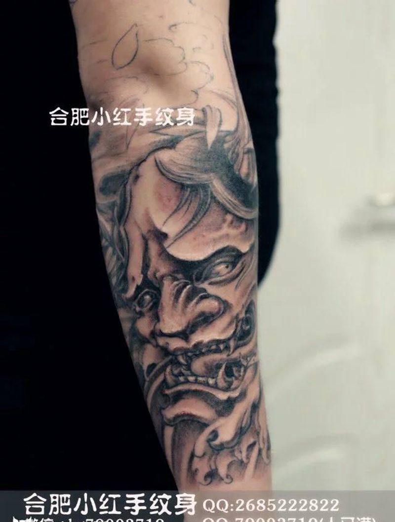 花臂进行中纹身图片