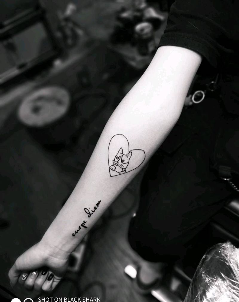 小猫纹身图片_手部纹身图案