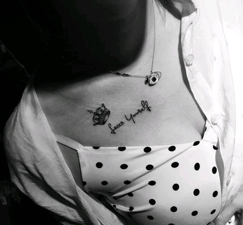 小图纹身图片_胸部纹身图案