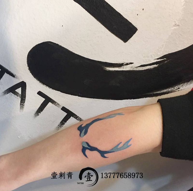 彩色鹿角纹身图片