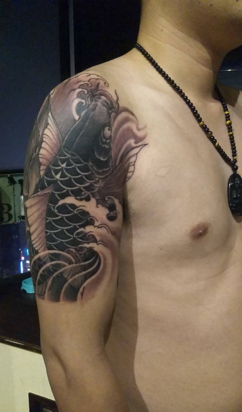 鲤鱼纹身图片_手臂臀部新传统纹身图案