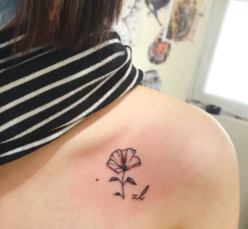 锁骨小花纹身图片