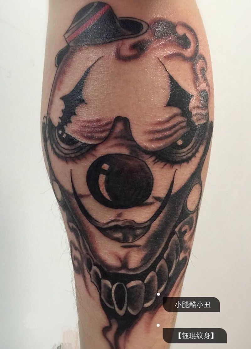 小腿小丑纹身图片_腿部纹身图案