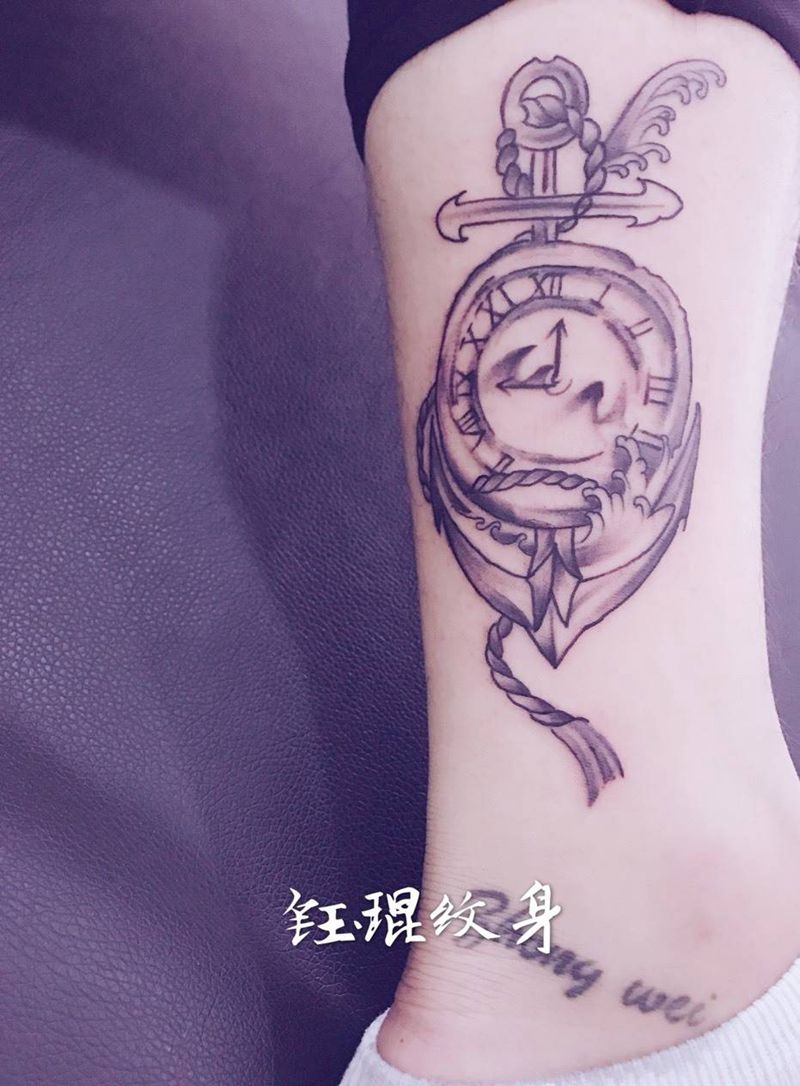 脚踝怀表纹身图片