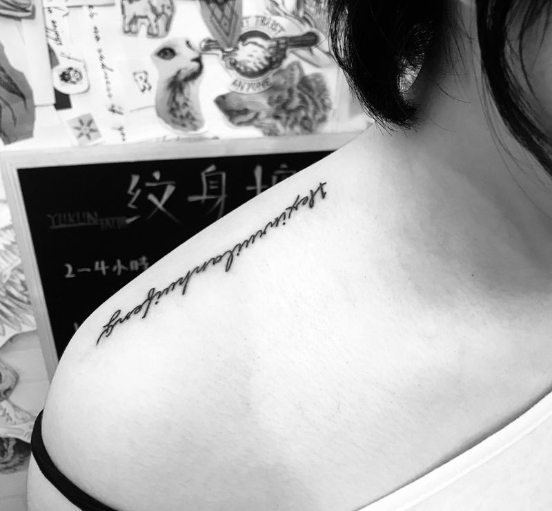 肩膀英文纹身图片