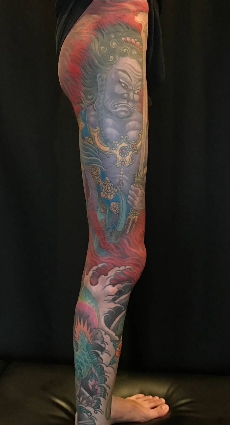 花腿不动明王龙纹身图片_腿部新传统纹身图案