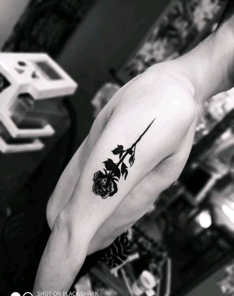 小花花纹身图片_手臂纹身图案