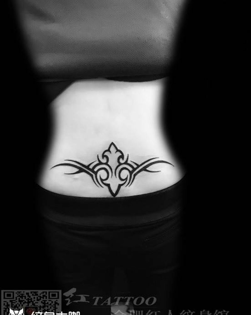 腰部图腾纹身图片