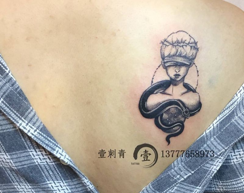 小男孩纹身图片