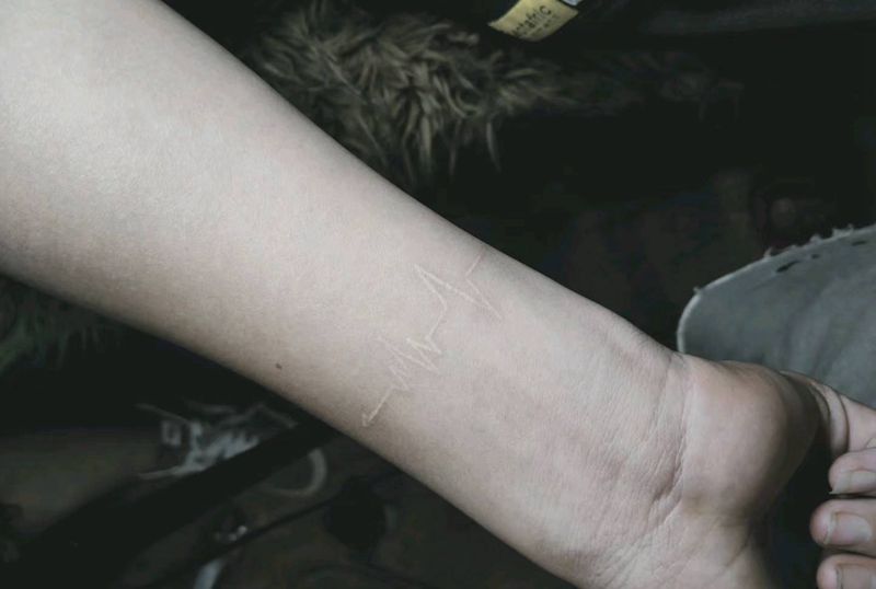 白色纹身纹身图片_手部纹身图案