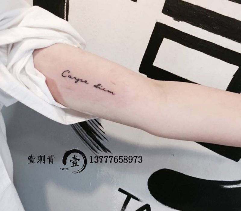 小字母纹身图片