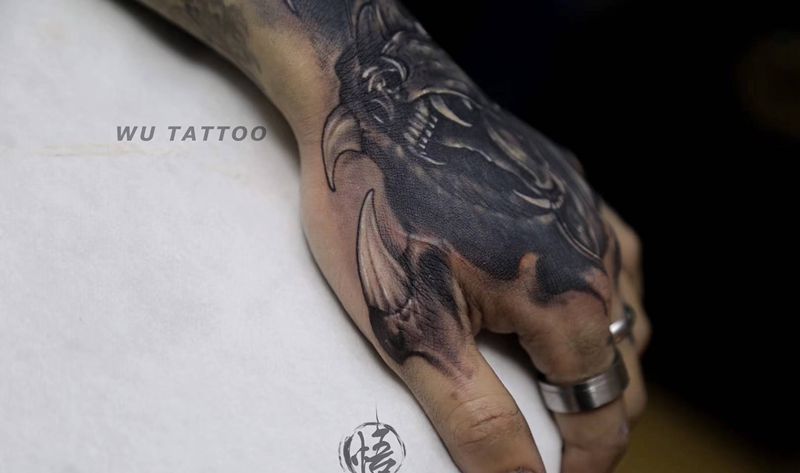 暴力遮盖纹身图片_手臂手部New School新传统纹身图案