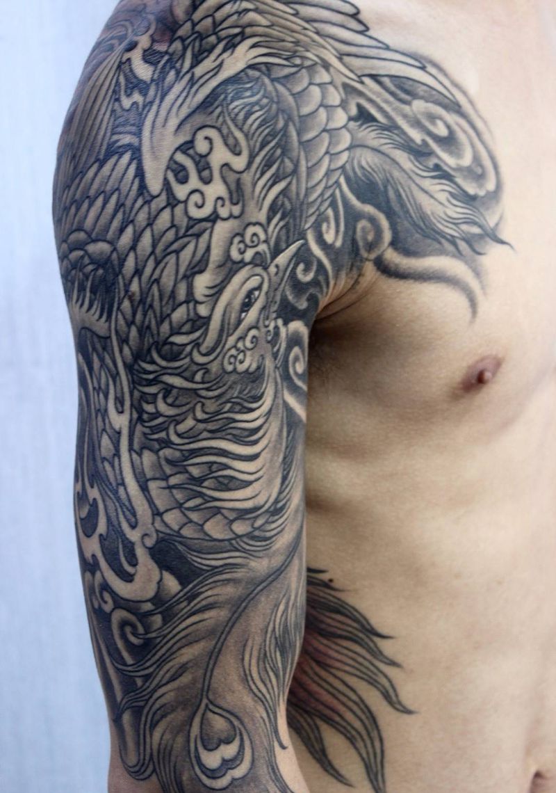 凤凰花臂进行中纹身图片