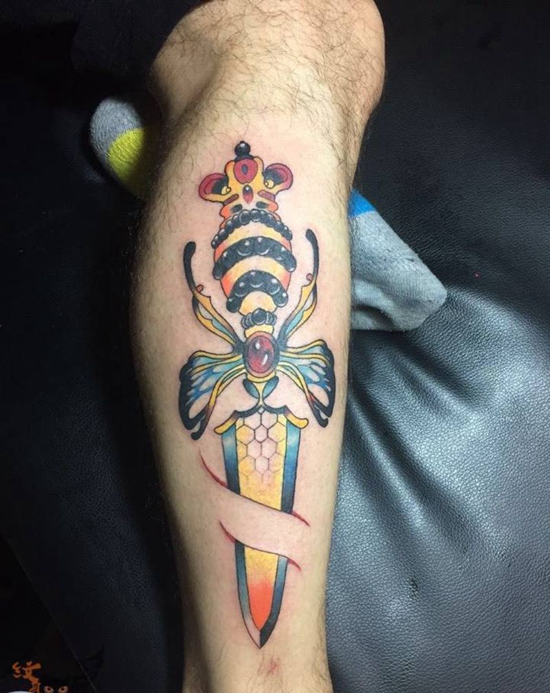 匕首纹身图片_欧美腿部清新静物纹身图案