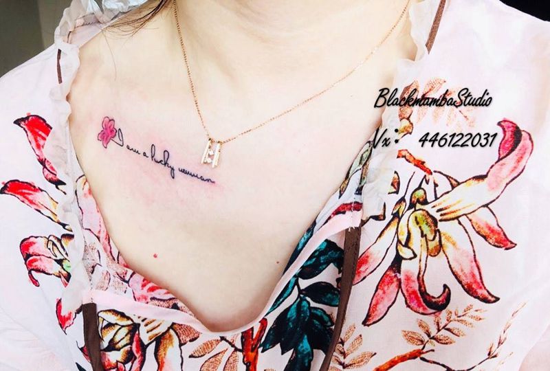 幸运的女人纹身图片_成品胸部清新字符纹身图案