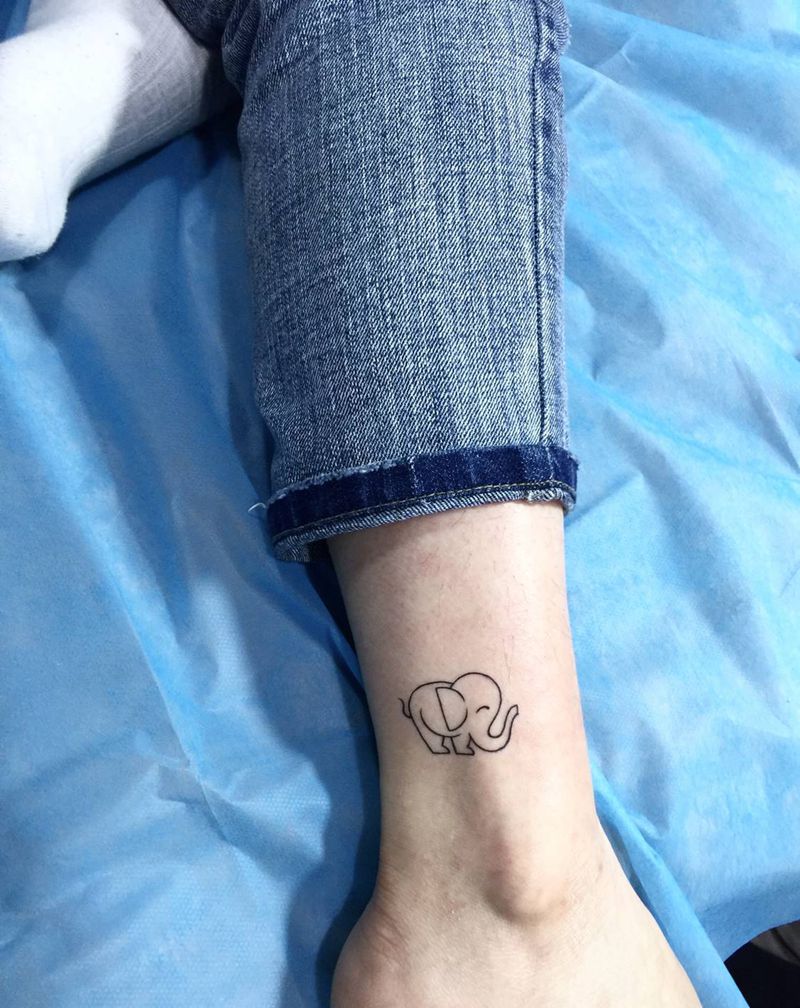 脚踝小图小象纹身图片_脚部几何象纹身图案