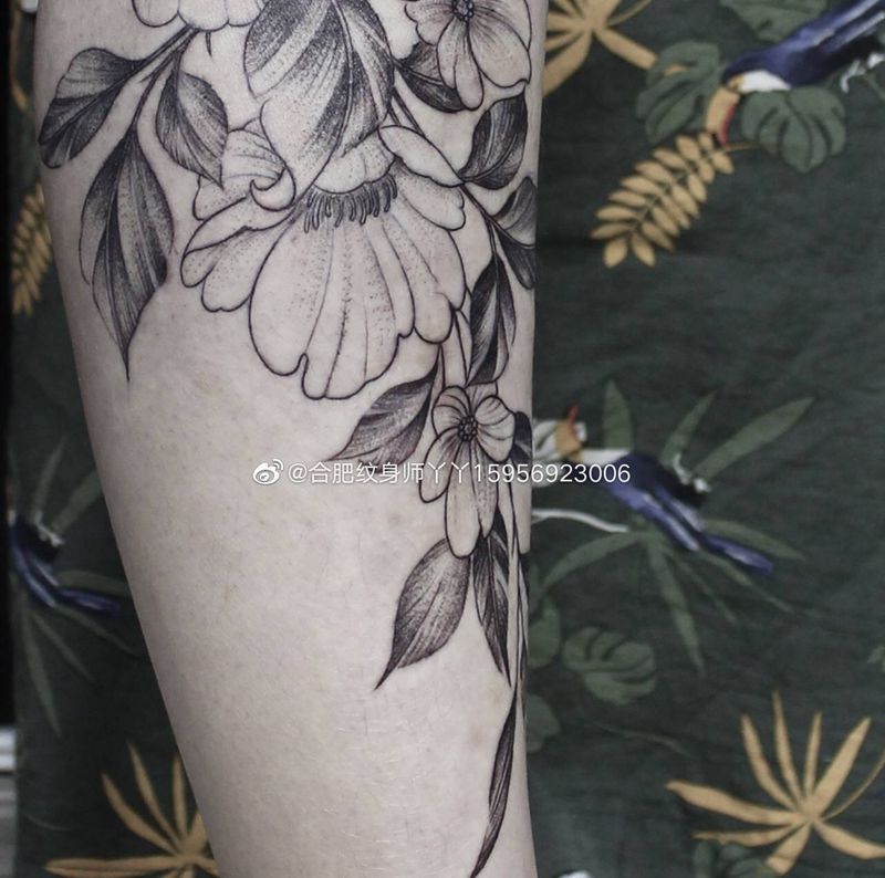 遮盖疤痕纹身图片_腿部Old School刺青花纹身图案