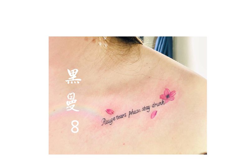 小清新纹身图片_颈部水彩锁骨小清新纹身图案