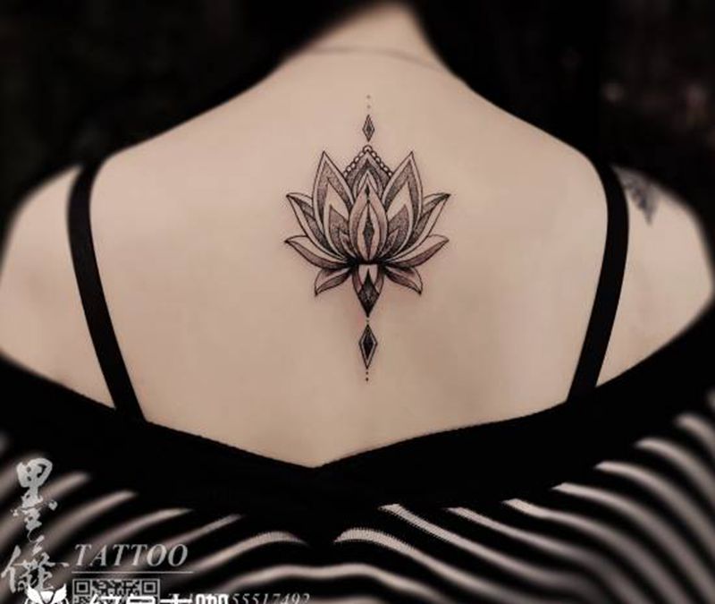 脊椎tattoo纹身图片_背部纹身图案
