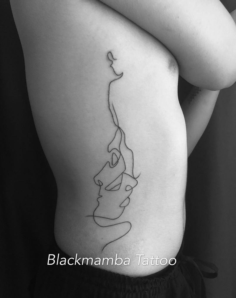 爱人亲人情人纹身图片_腰部几何人物线条简约纹身图案