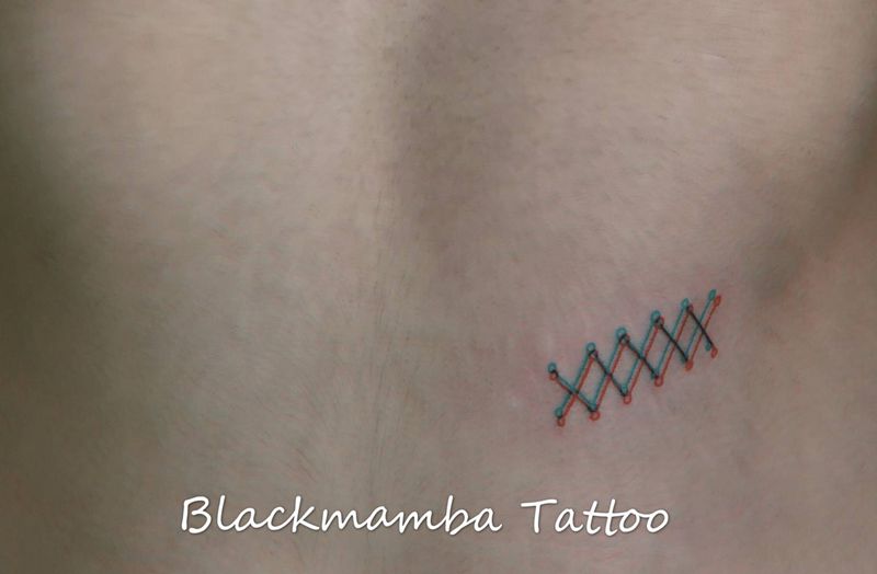 遮盖鞋带纹身图片_腹部手臂几何小清新丧纹身图案