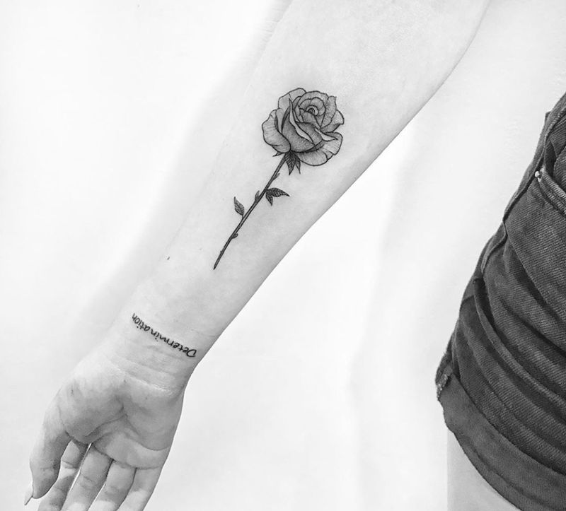 手臂玫瑰纹身图片_手臂Old School玫瑰纹身图案