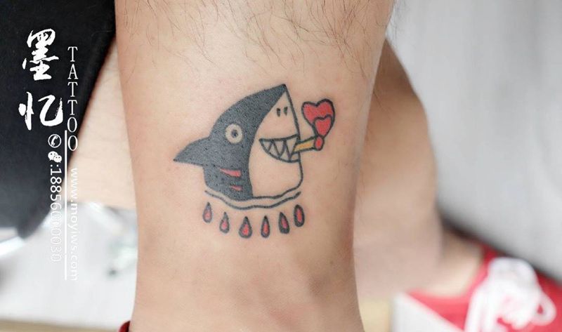 School 小鲨鱼脚踝纹身图片