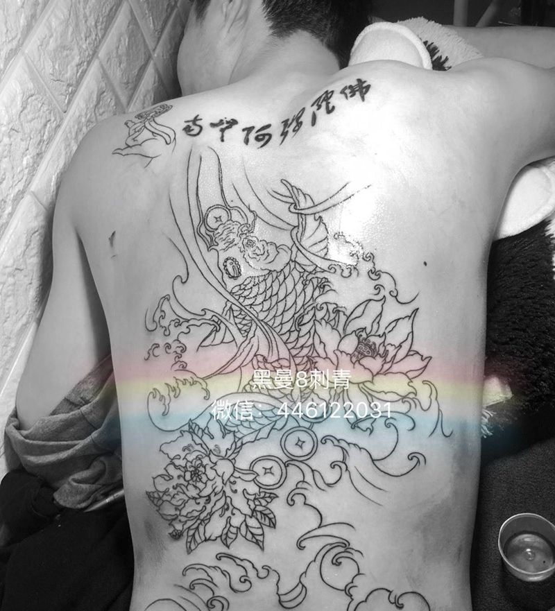 原创鱼纹身图片_成品背部传统动物纹身图案