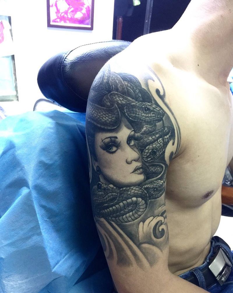 欧美美杜莎黑灰立体纹身图片_成品手臂欧美宗教人物纹身图案