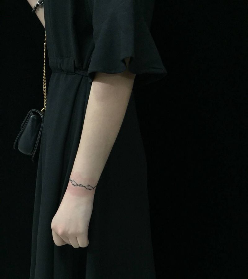 美女小手腕纹身图片_成品手部清新植物图腾纹身图案