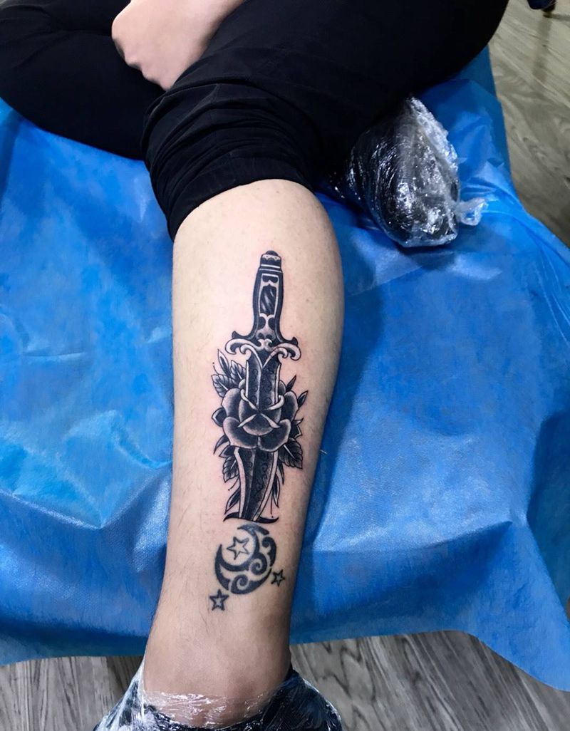 匕首遮盖老纹身纹身图片_成品腿部欧美匕首纹身图案