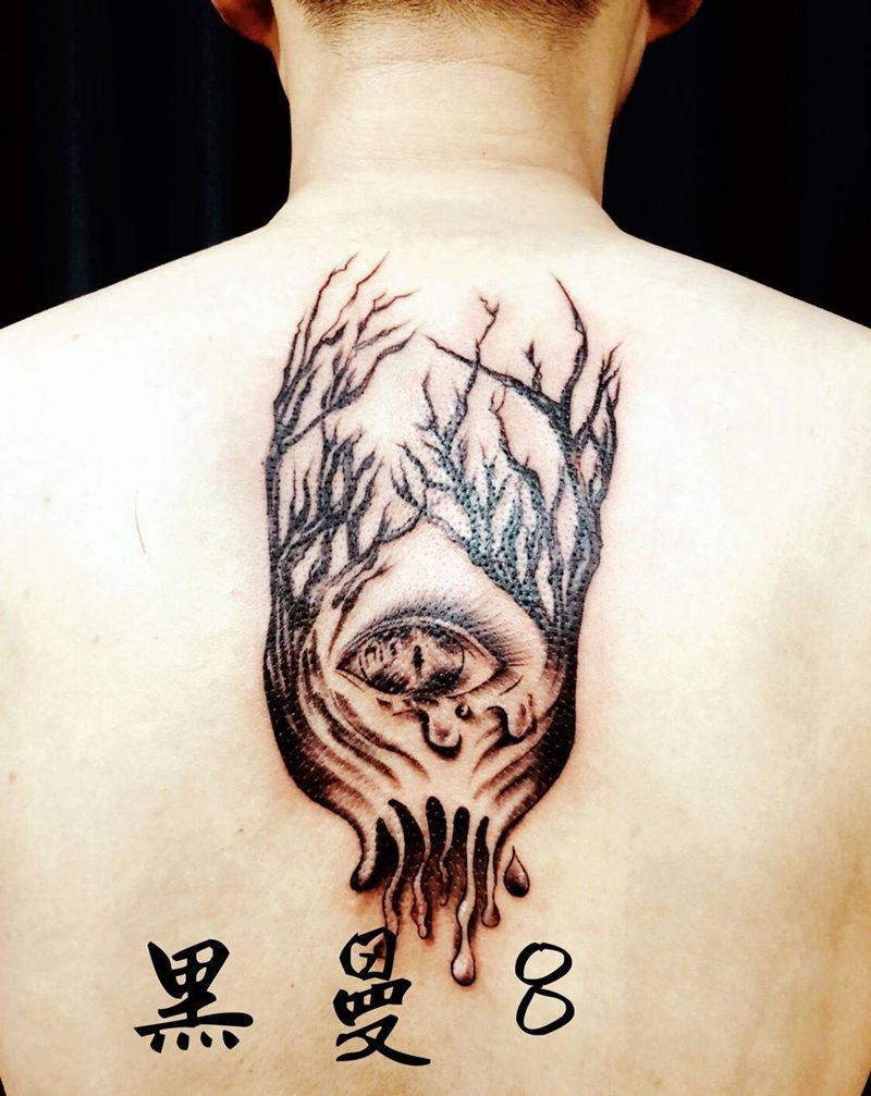 再见纹身图片_背部欧美写实树木眼睛纹身图案