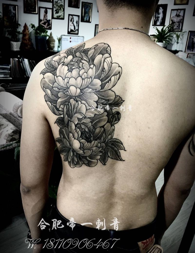 牡丹刺青纹身图片_成品背部传统植物纹身图案