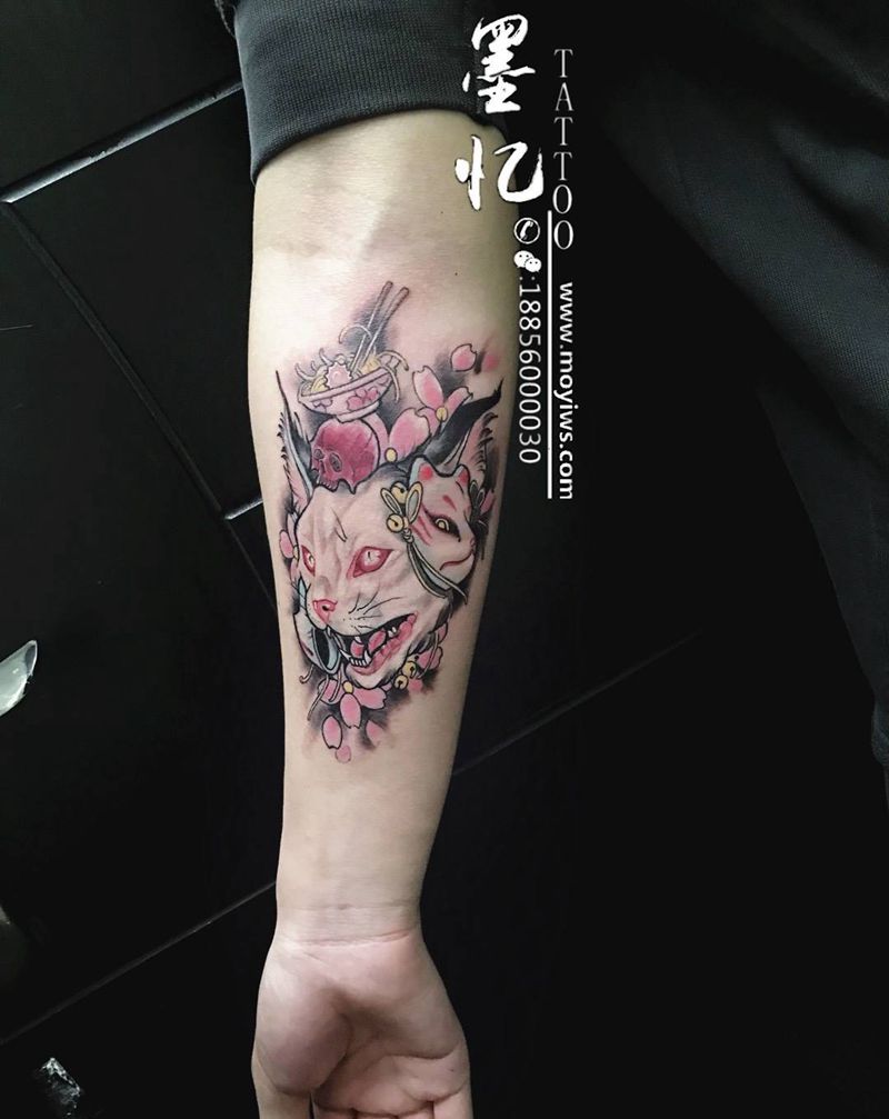 猫还是狐狸？纹身图片_成品臀部传统欧美动物纹身图案