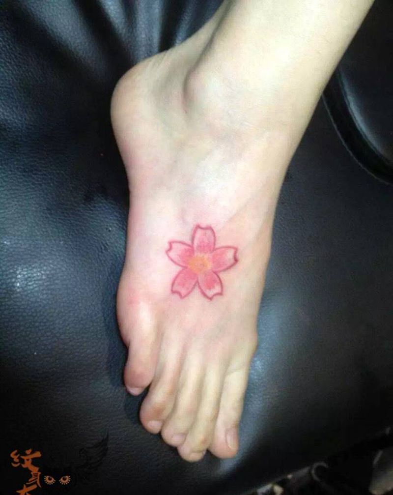 小樱花纹身图片_清新植物脚部纹身图案