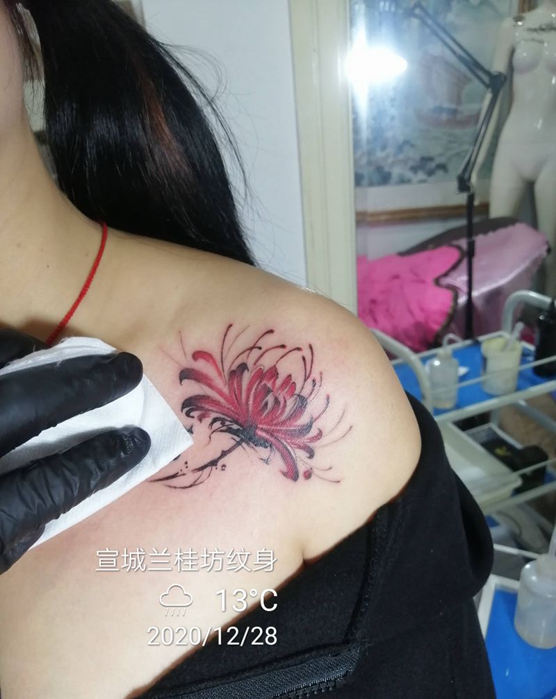 彼岸花纹身图片_胸部背部老传统新传统纹身图案