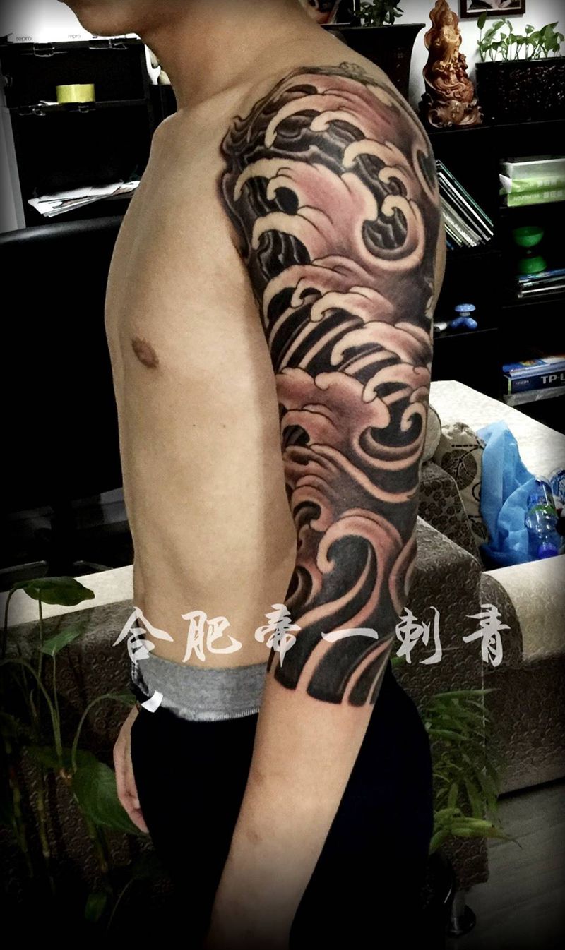 传统水浪花臂纹身图片