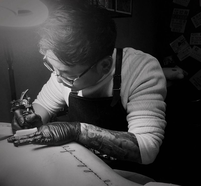 脊椎纹身纹身图片