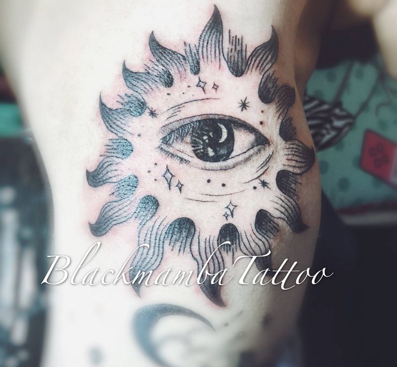 太阳的月亮纹身图片_手臂New School几何太阳眼睛纹身图案