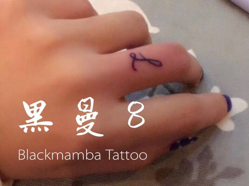 LF纹身图片_手部花体字英文字母纹身图案