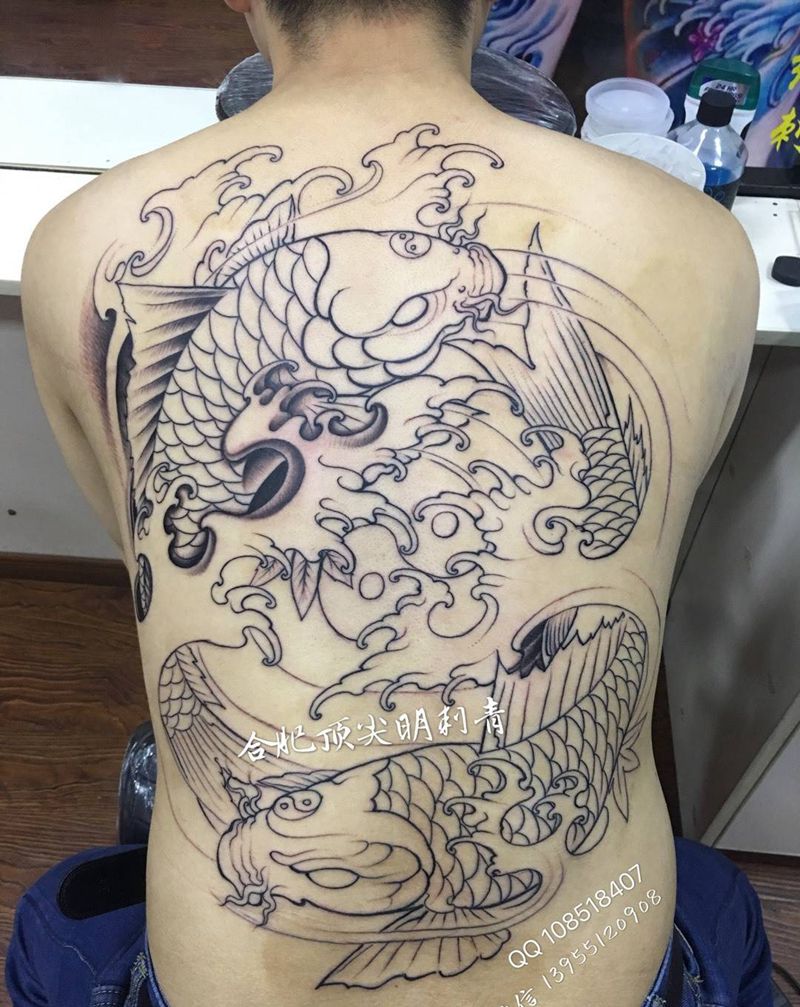 招财八卦鲤鱼割线完成纹身图片