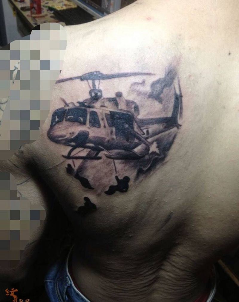 ✈️飞机纹身图片_欧美静物背部纹身图案