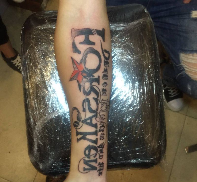 创意字母，未完成。纹身图片_成品手臂欧美字符静物纹身图案