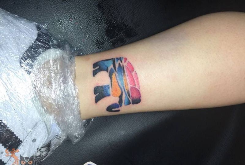 小象纹身图片_欧美清新动物腿部纹身图案