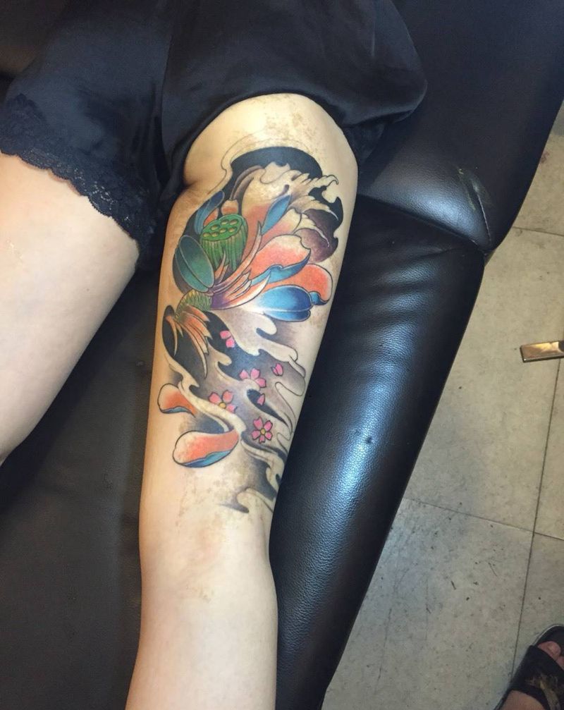 遮盖胎记，荷花纹身图片_成品腿部传统清新植物纹身图案