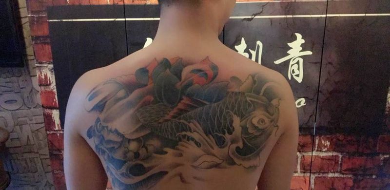 半背纹身图片_成品背部肩部传统动物植物纹身图案