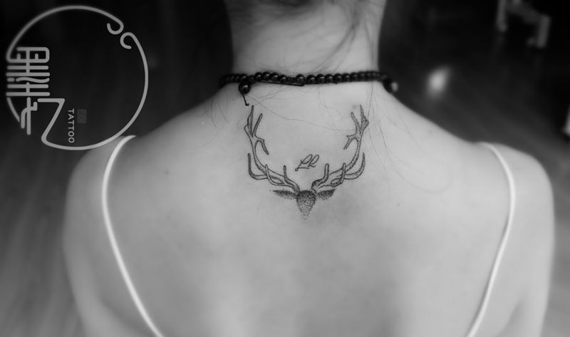 清新鹿角纹身图片