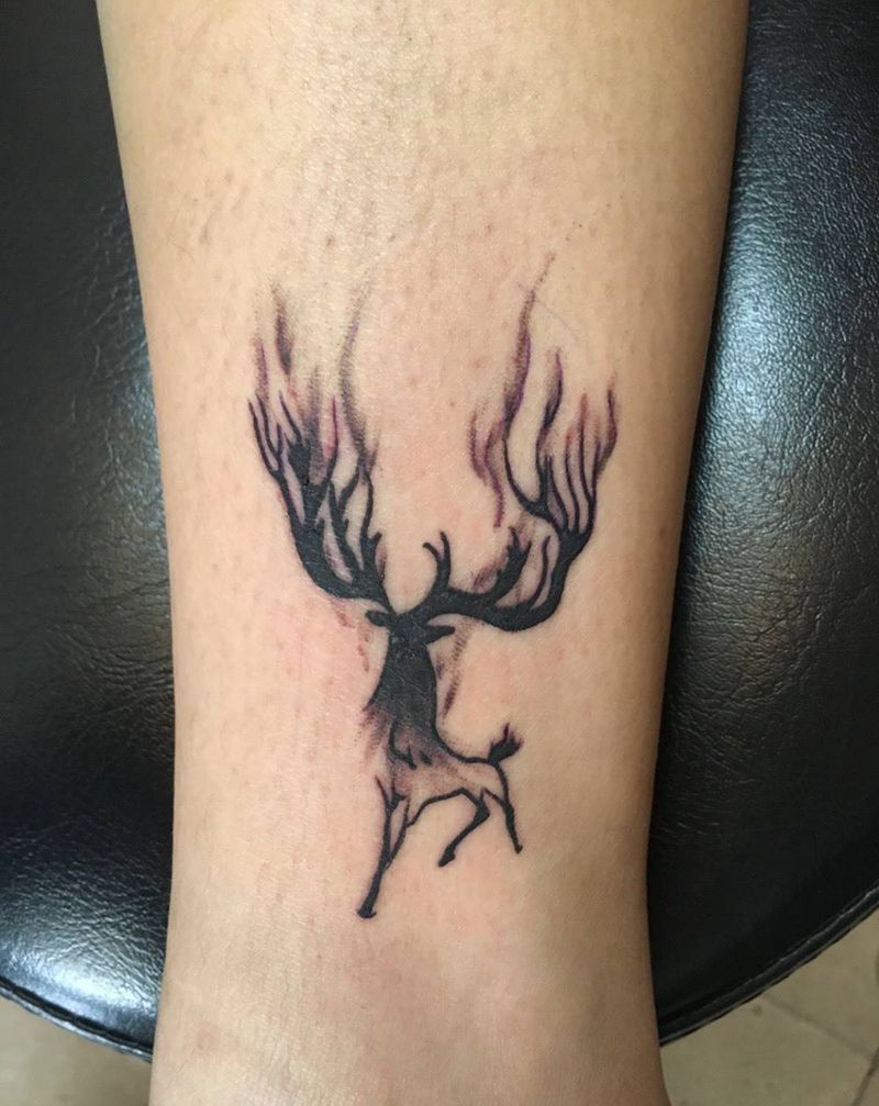 小鹿纹身图片_成品腿部脚部欧美清新动物纹身图案